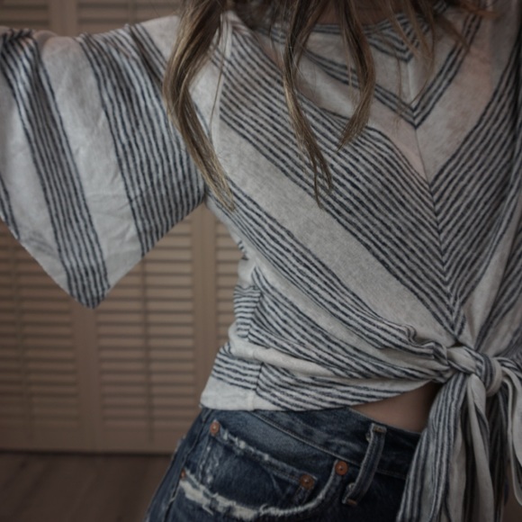 BCBG Maxazria Knit Crop Sweater Top - Picture 6 of 7